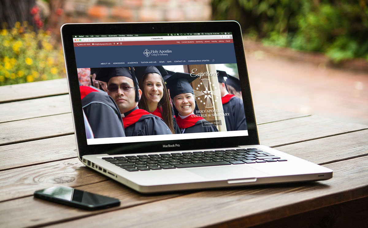 Laptop_HACS 2019 graduates small group